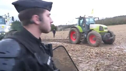 Police try to stop a large convoy of farmers heading to the French capital to protest against the ME