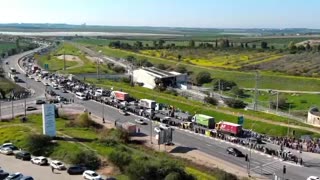 The funeral procession of the Bibs family: Many citizens lined the road to