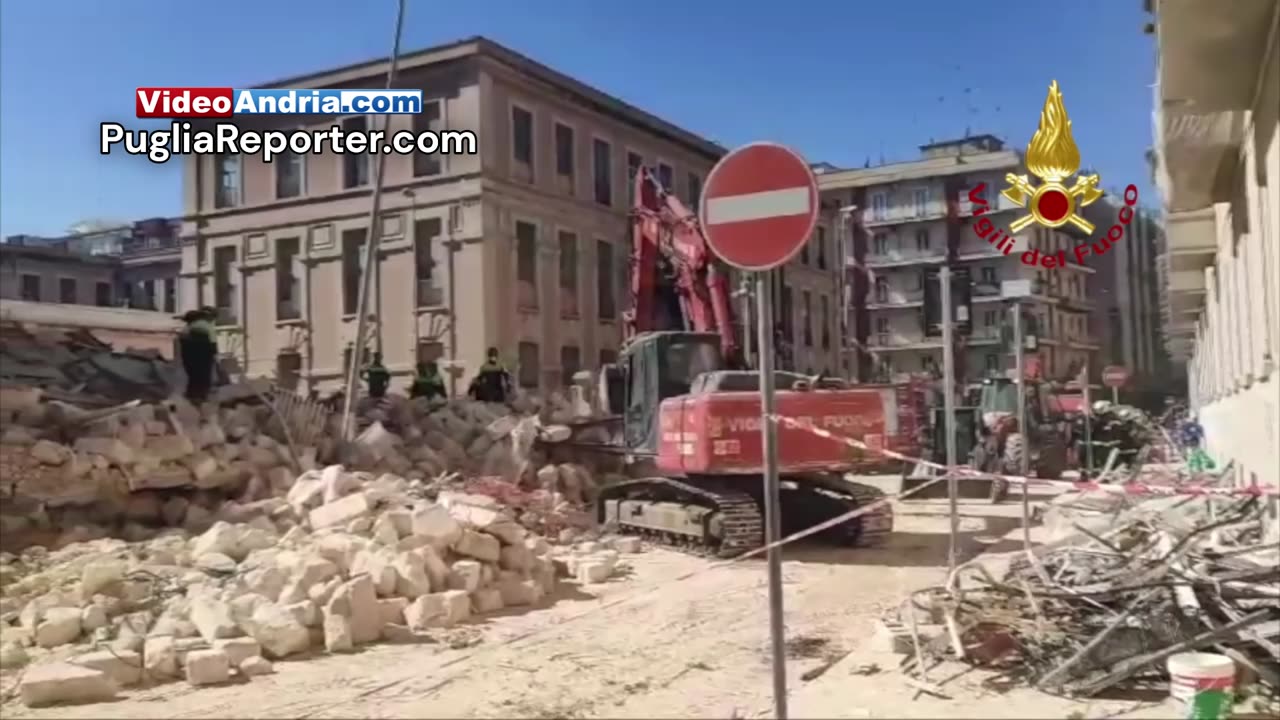 Bari: ritrovata viva la donna tra le macerie dell'edificio crollato