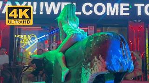 😍 Bold Girl on a Bull | Mechanical Bull Riding | Bull Riding in Benidorm