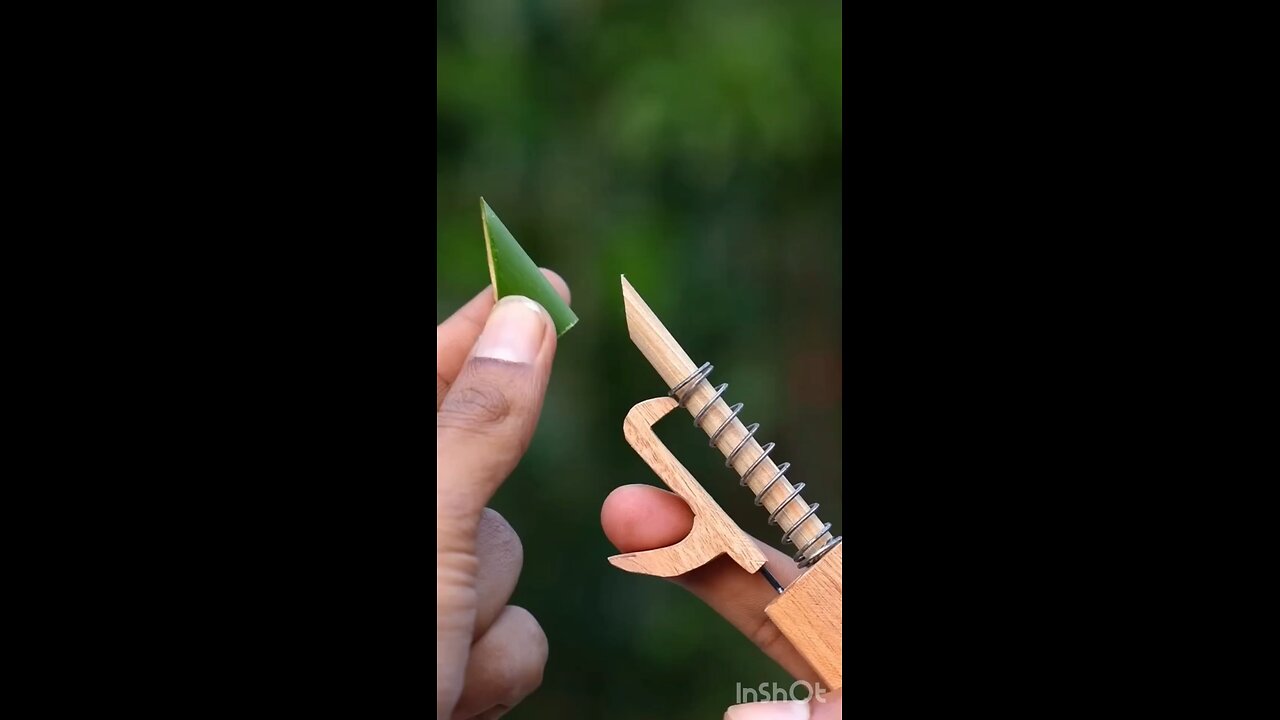 A handmade wooden gun that actually shoots! 🎯🔥 Watch what happens!