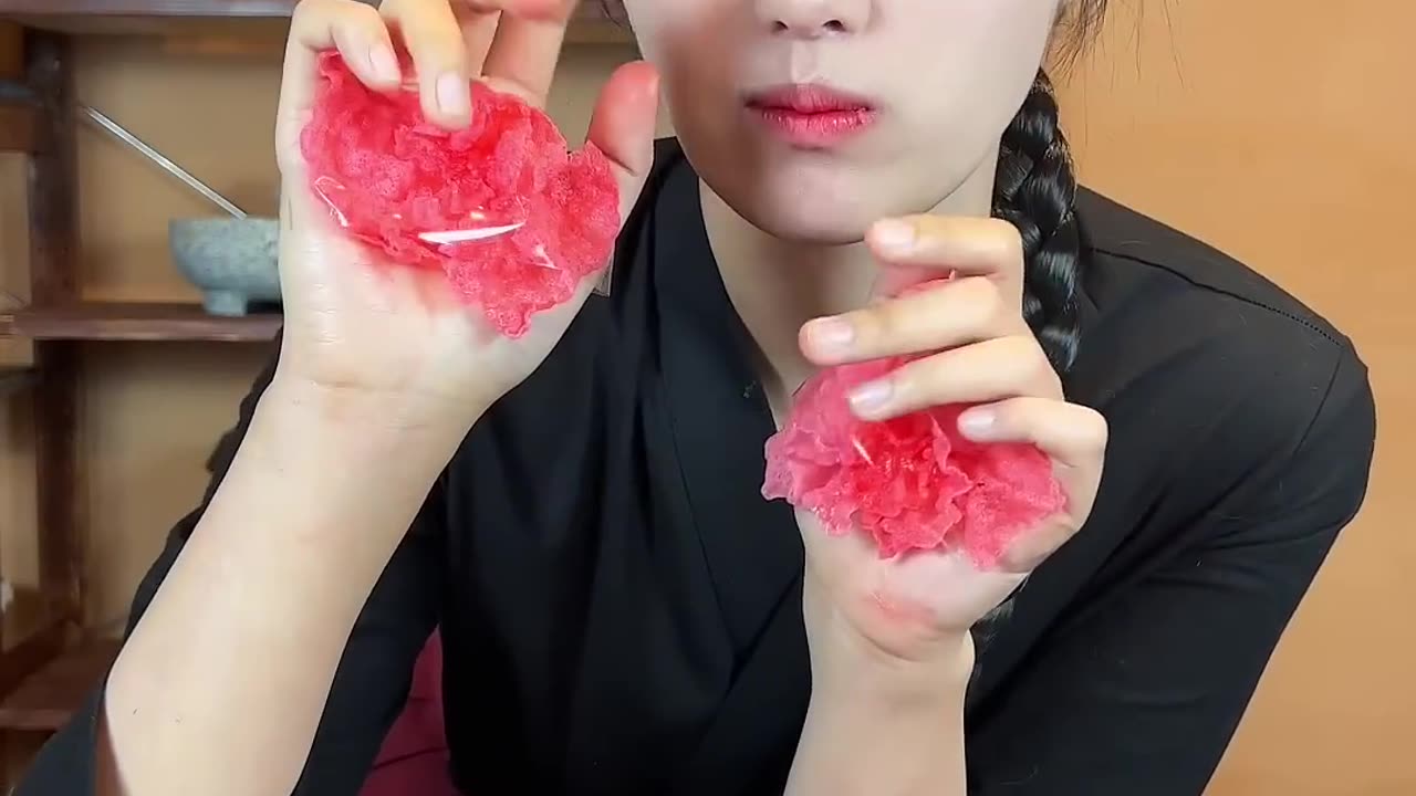 Eating JISOO Flower?
