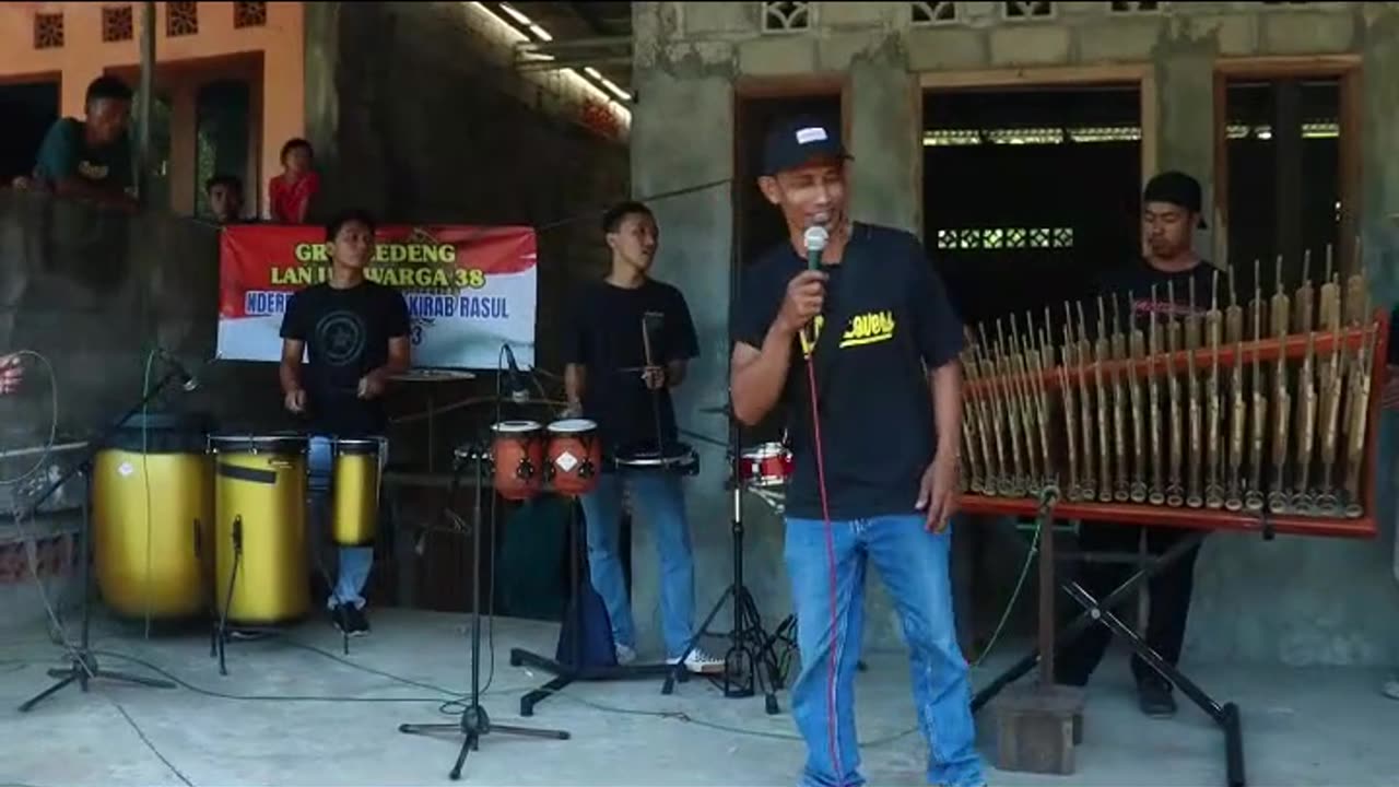 Pentas angklung rumah