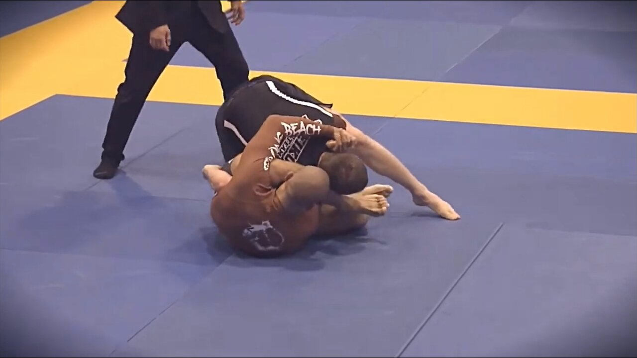 Gogo clinch submission from rubberguard