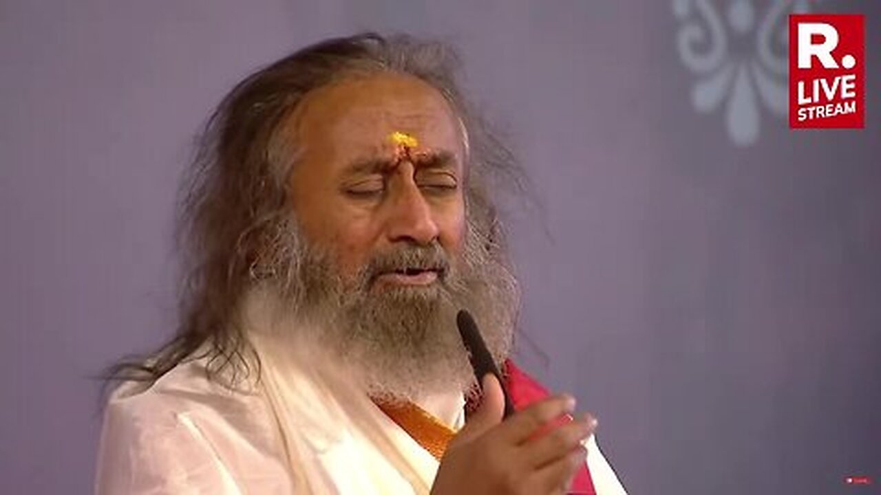 Gurudev Sri Sri Ravi Shankar Soulfully Sings Om Namah Shivaya During Maha Shivratri Celebrations