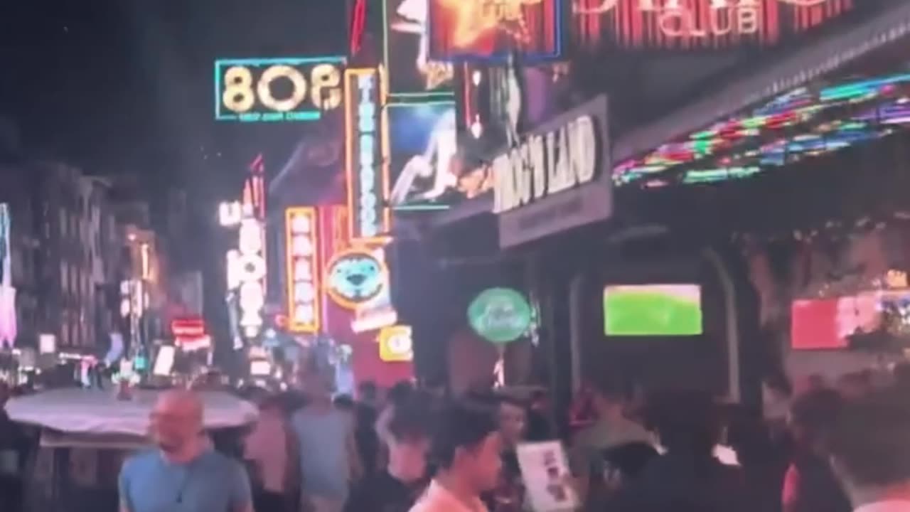 Walking tour in Pattaya Thailand: A Normal Day in Paradise