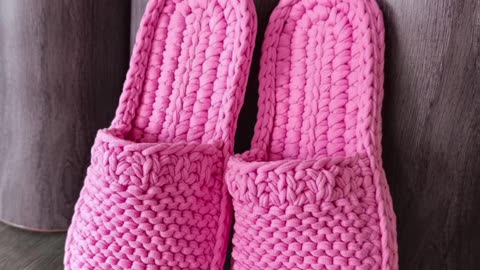 Knitted yarn slippers