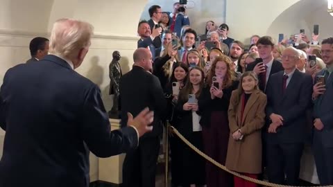 🚩POTUS greets the first official White House tour group!