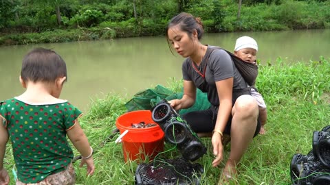 "Fishing in Extreme Weather! HUGE Catch & Family Cooking! 🐟👨‍👩‍👧‍👦"