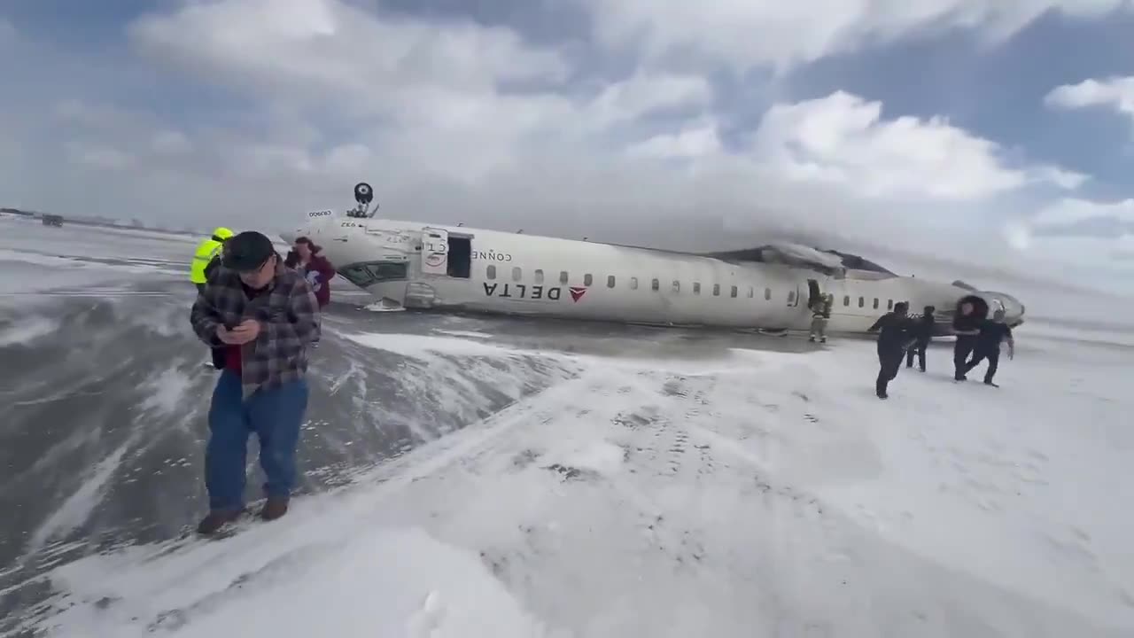 Delta Plane Arriving From Minneapolis Crashes in Toronto, Flips Upside Down