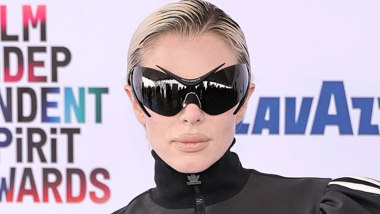 Julia Fox’s Futuristic Fashion at Independent Spirit Awards