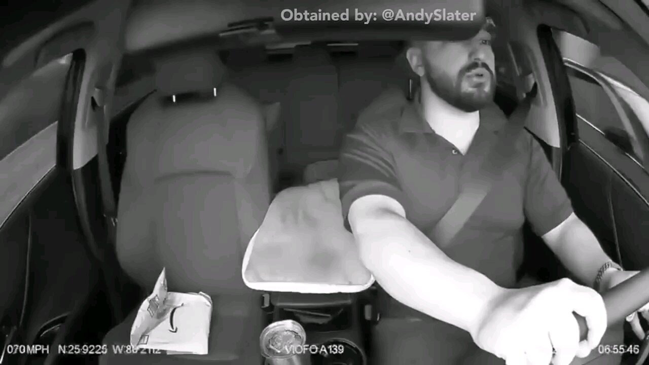 𝐂𝐫𝐚𝐳𝐲 𝐌𝐚𝐧 𝐒𝐡𝐨𝐨𝐭𝐬 𝐔𝐩 𝐀 𝐂𝐚𝐫