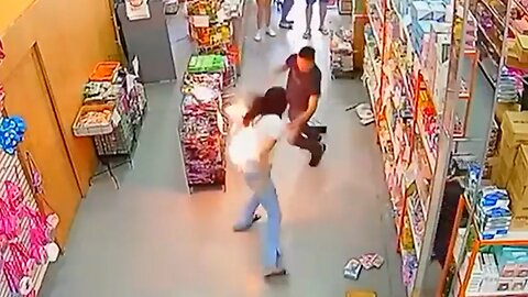 A Cell Phone Explodes In A Woman's Back Pocket, Setting Her Aŝŝ On Fire