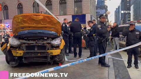 TAXI DRIVER RUNS OVER CROWD🏪🛗🚖📸OUTSIDE MACY DEPARTMENT STORE🚑🏪🛗🚕💫