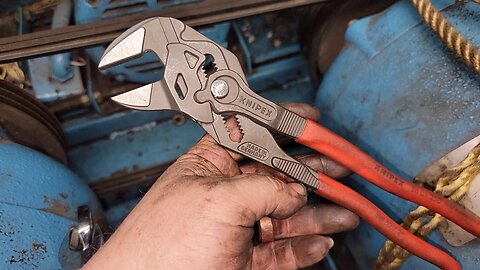 Knipex plier wrench in Action