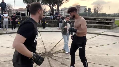 RUN_BOY_vs_ITALY_MATADOR_!!_Cool_Fight_!!!(480p)