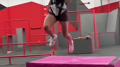 Stuntwoman training 😲 (🎥- TT- escac.stunt)