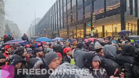 Crowds overwhelm entrance gate as the Capitol One Arena reaches capacity.