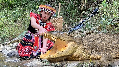 Crocodile attacks 17-year-old ethnic girl in stream | Best treasure hunt movies