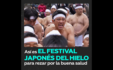 Fieles japoneses se sumergen valientemente en agua helada