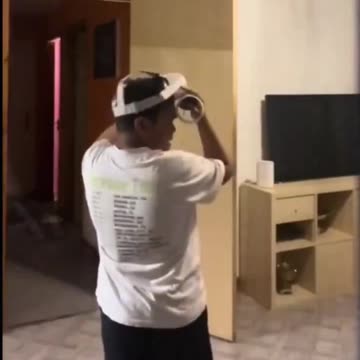 This happened while he was playing in VR