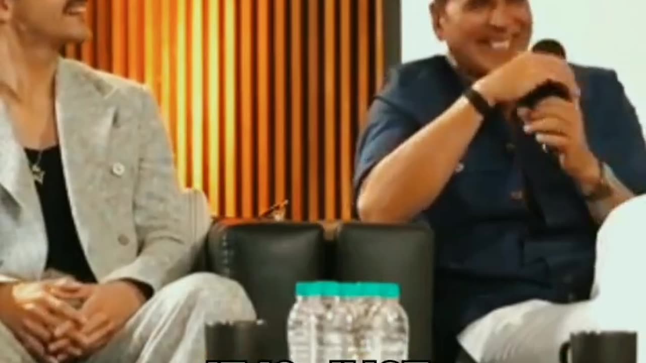 Akshay kumar react on meme