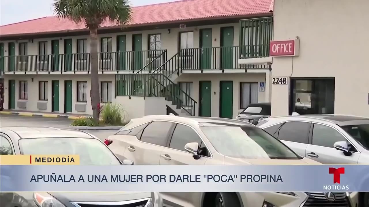 Acusan a repartidora de pizza de apuñalar a una mujer porque le dio poca propina en Florida