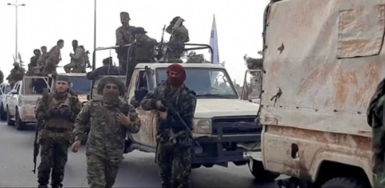 Convoys of vehicles of armed rebels in Syria settled at the entrances of Damascus city