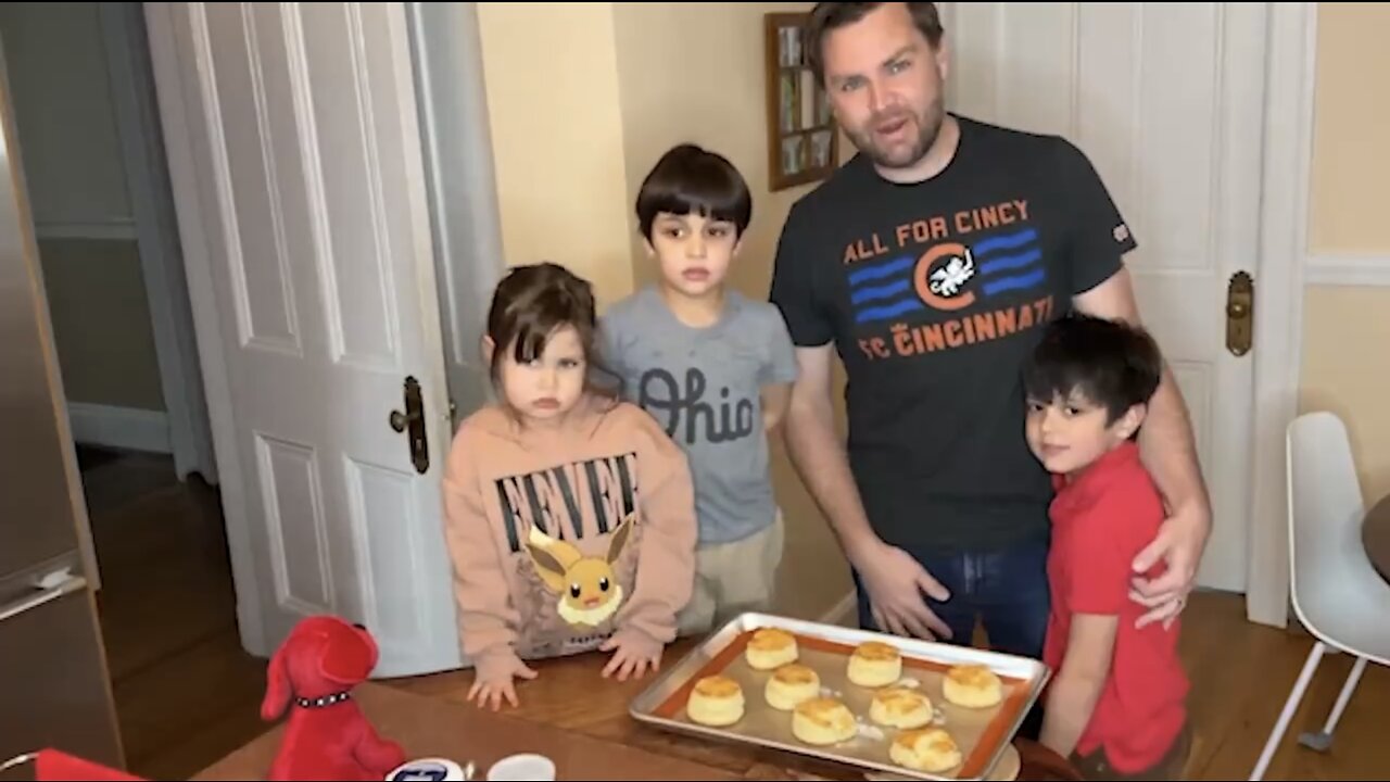 VICE PRESIDENT NOMINEE JD VANCE🇺🇸👨‍🍳🍪👧🏼🎄🧒👦📸BAKE CHRISTMAS BISCUITS🎁🎄👨‍🍳💫