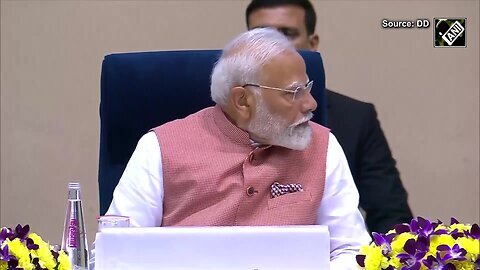 Modi Sharad Pawar _ At Marathi Lit Fest, PM Modi's Gesture To Sharad Pawar