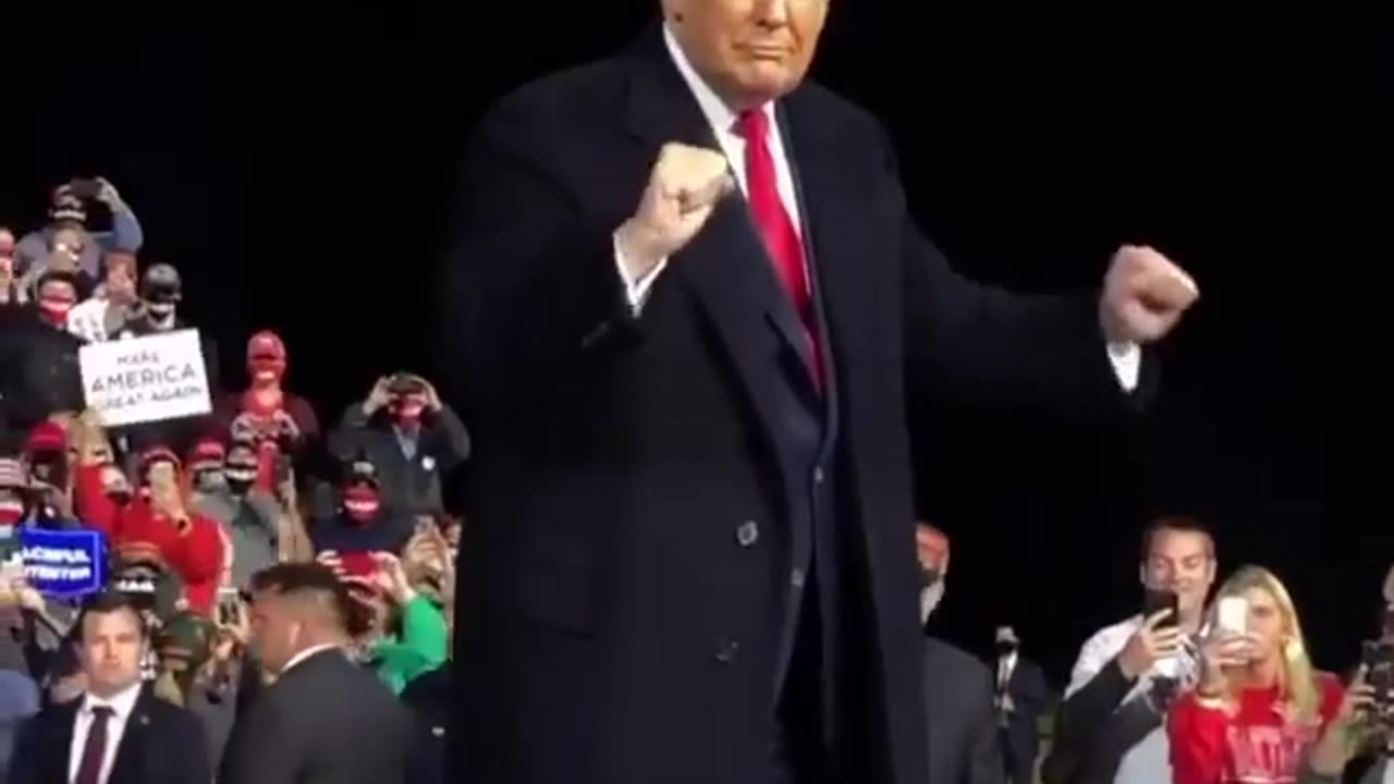 Trump dancing, funny😄