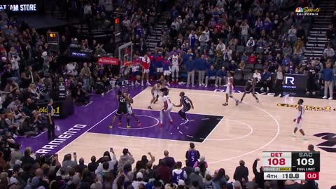 FOX! 🔥🔥🔥 He just buried that shot! @SacramentoKings up 3 with 18.7 seconds to go.