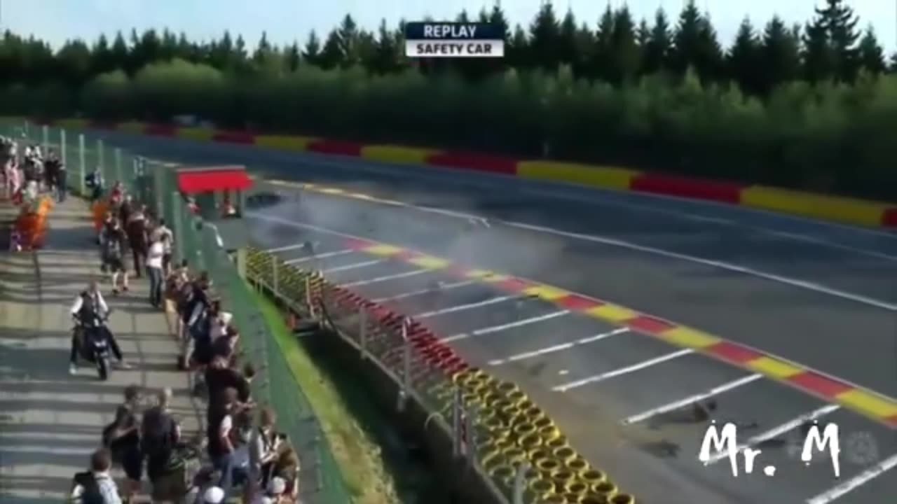 Scary motosport crash