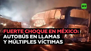 Un autobús en llamas y decenas de muertos tras un fuerte choque con un tráiler en México