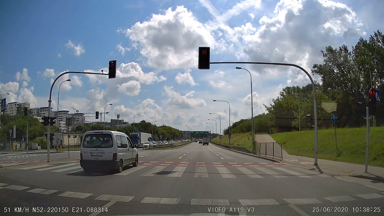 Wjazd na skrzyżowanie na czerwonym świetle