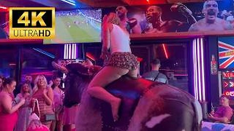 😍 Bold Girl on a Bull | Mechanical Bull Riding | Bull Riding in Benidorm