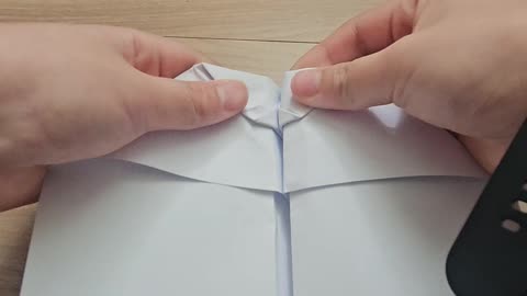 "How to Fold a Paper Airplane That Flies 76.9m"