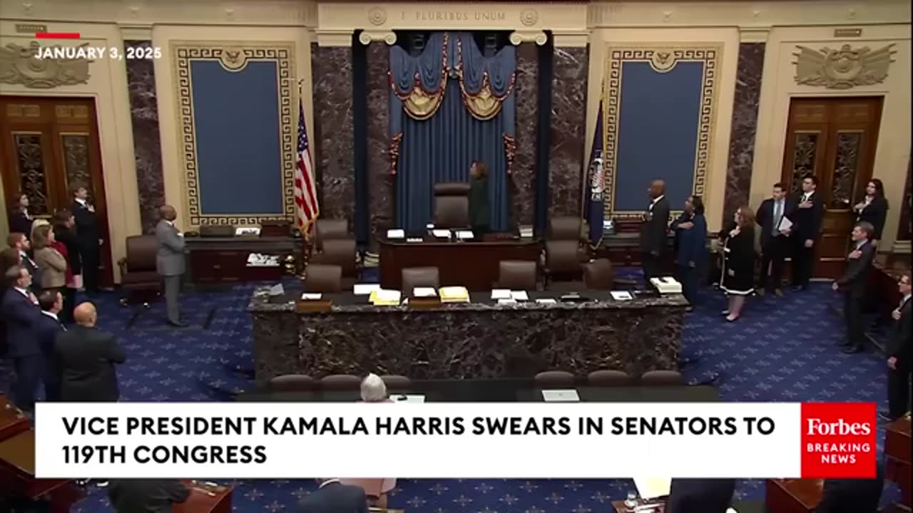 Kamala Harris messes up saying the Pledge of Allegiance.