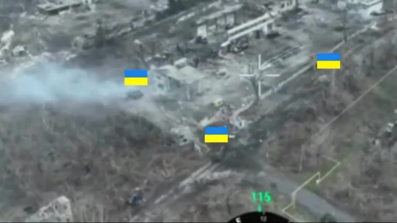 ✊🇺🇦💥 Ukrainian forces break through to a street in Toretsk with tank, Bradley