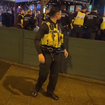 How many police officers does it take in UK to arrest a person?