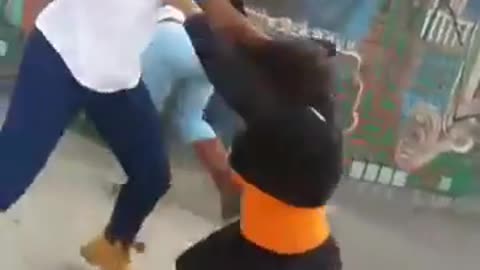 L.A hoodrats fight on Facebook LIVE by Sunflwrrr Child (Full Video)