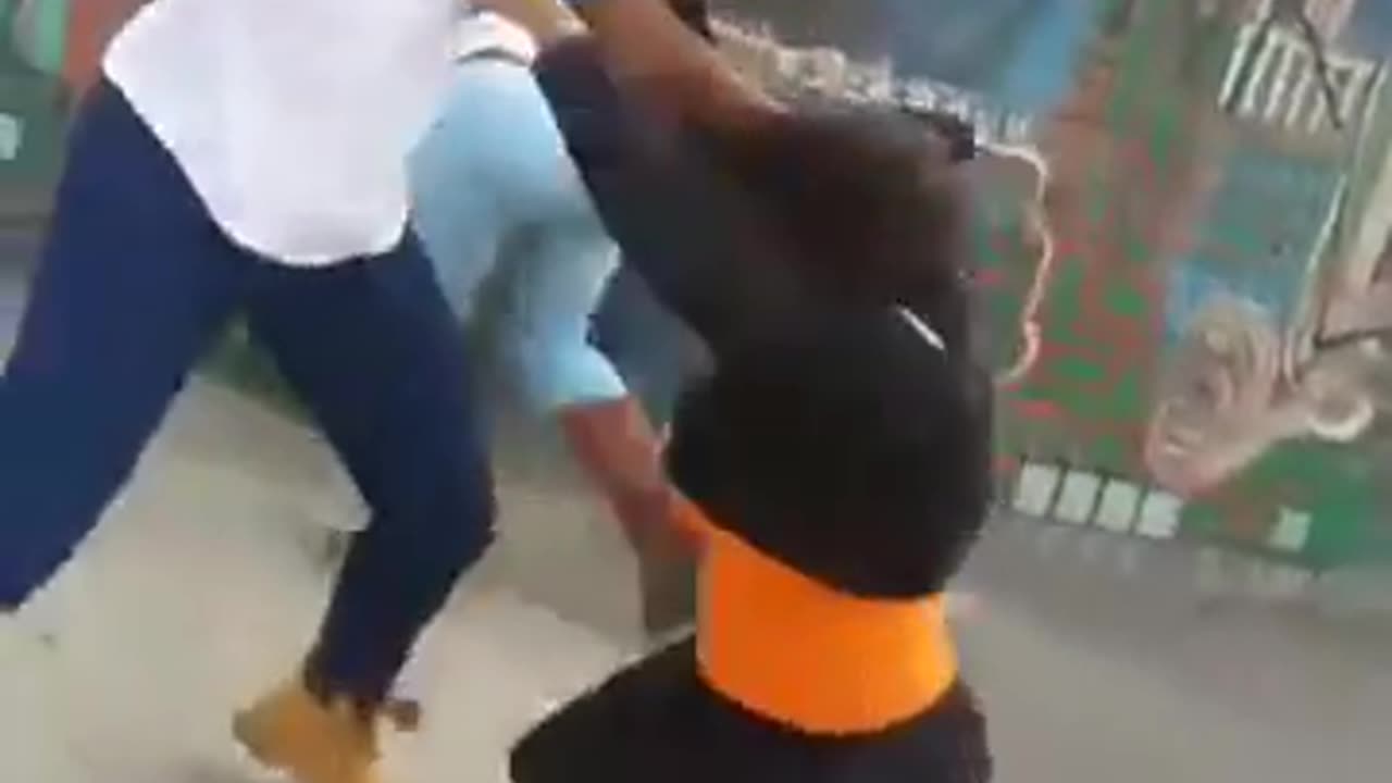 L.A hoodrats fight on Facebook LIVE by Sunflwrrr Child (Full Video)
