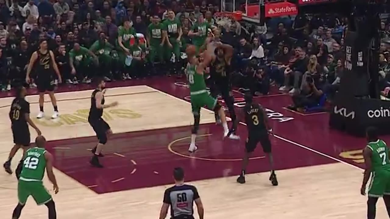 NBA - JARRETT ALLEN NOT LETTING ANYTHING PAST HIM! AN EMPHATIC DENIAL AT THE RIM 🚫