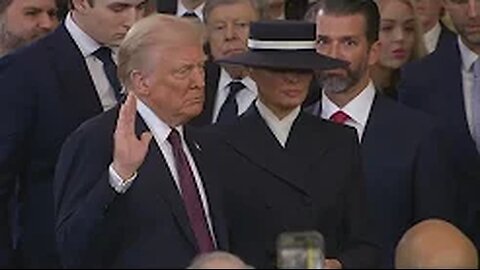 Donald Trump appears to not place hand on bible while sworn-in as president