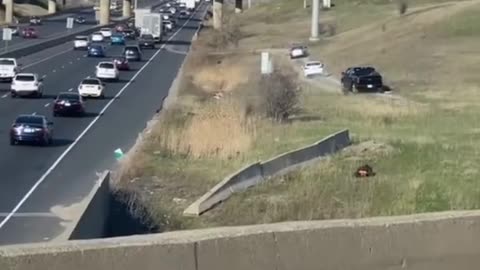 Cutting On The 401 From Brampton To Toronto! Crazy Man In Car Cuts Grassy Part On Busy HWY!