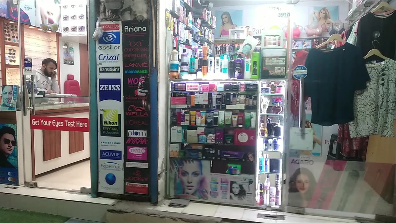 Vlogging through the vibrant streets of Uttam Nagar, West Delhi 🎥🌟