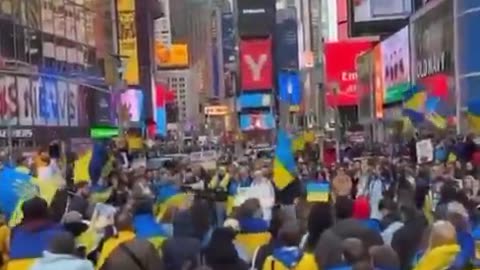 Americans are showing up in huge numbers in Time Square in support of Zelensky and Ukraine.