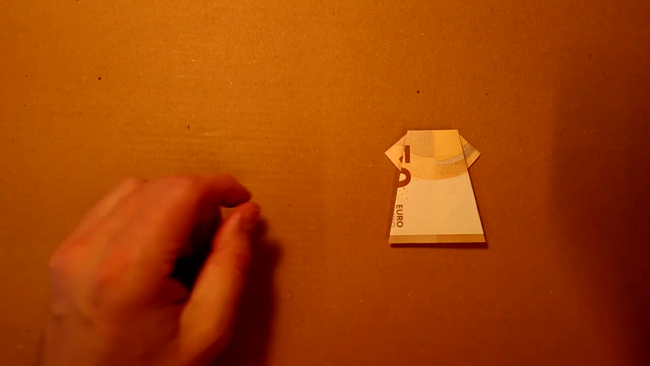 Fold a short dress from a banknote - Simple instructions