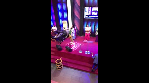 Moment of worship with Emmanuel Ugada