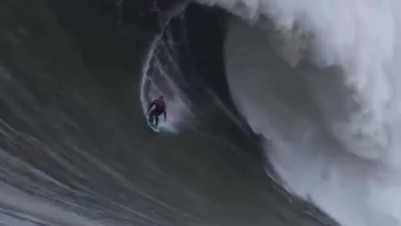 That is one huge wave 😱